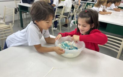 Y1 Olivos – It’s playdough time!