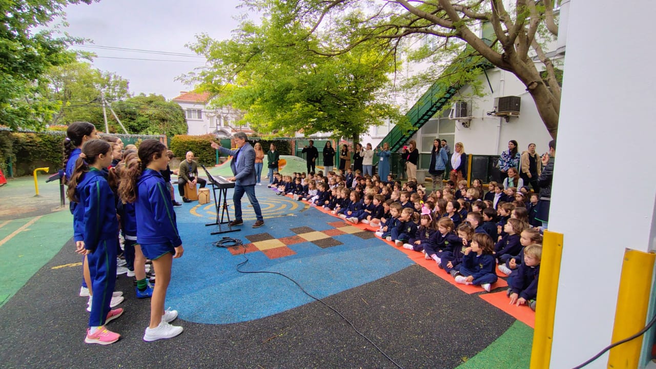 Primary School Choir Performance for Kindergarten